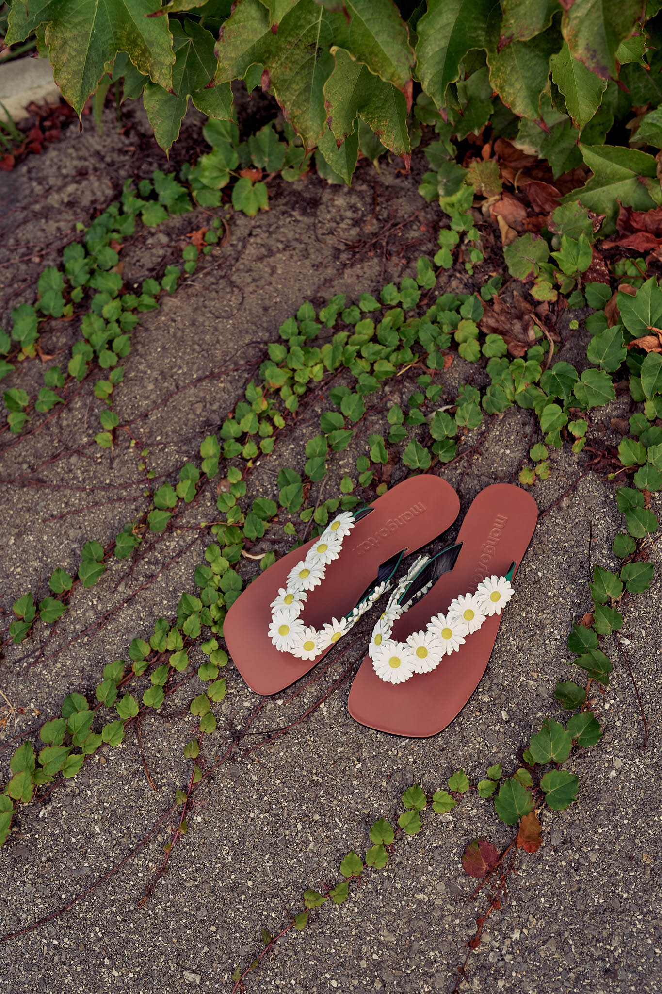 DAISY WHITE SANDALS