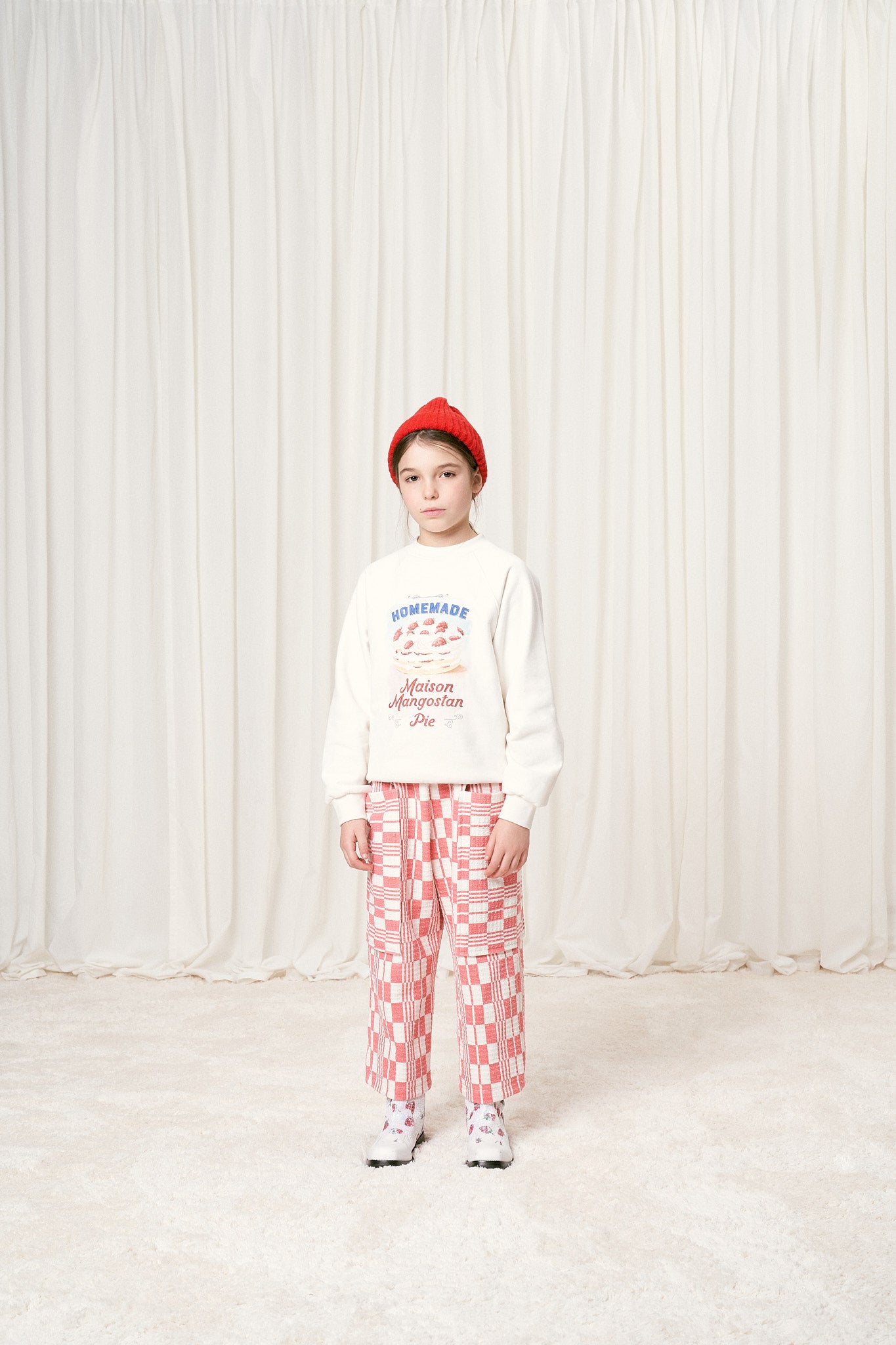SWEATSHIRT MIT HAUSGEMACHTEM KUCHEN AUS WEISS