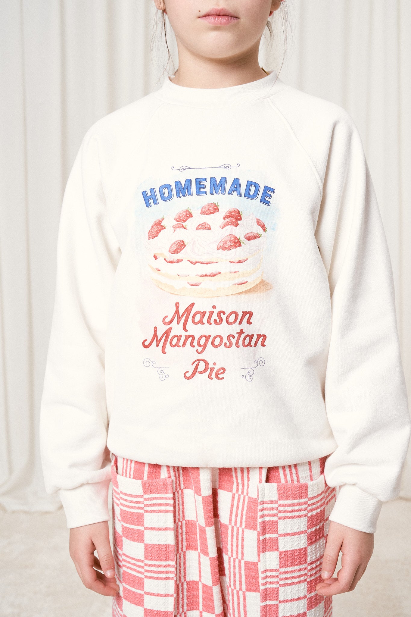 SWEATSHIRT MIT HAUSGEMACHTEM KUCHEN AUS WEISS
