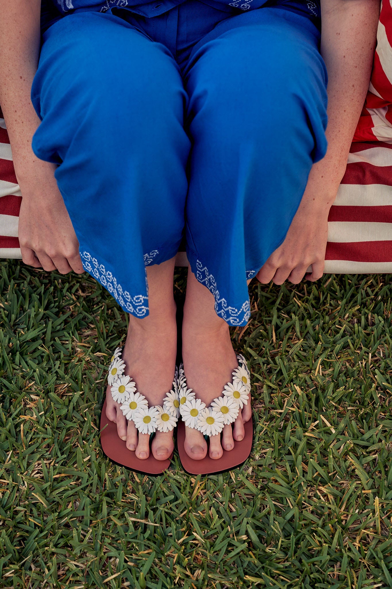 DAISY WHITE SANDALS
