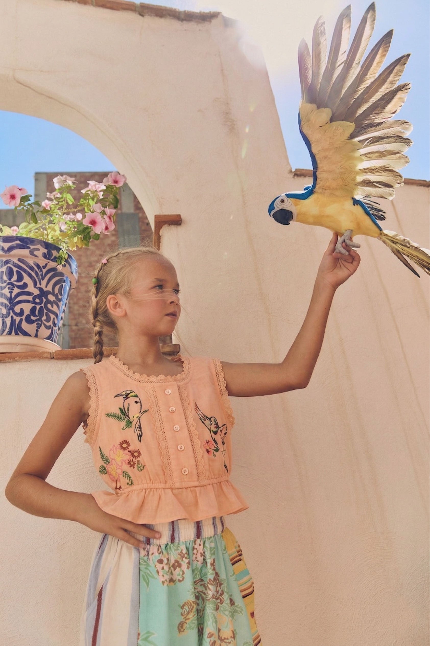 BIRDS EMBROIDERED TOP PEACH